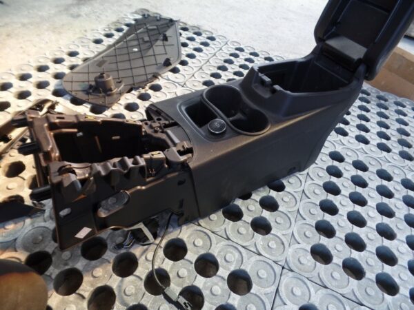 2013 Mk3 Ford Focus Center Console Panel with Cup holder / Arm Rest - Image 5