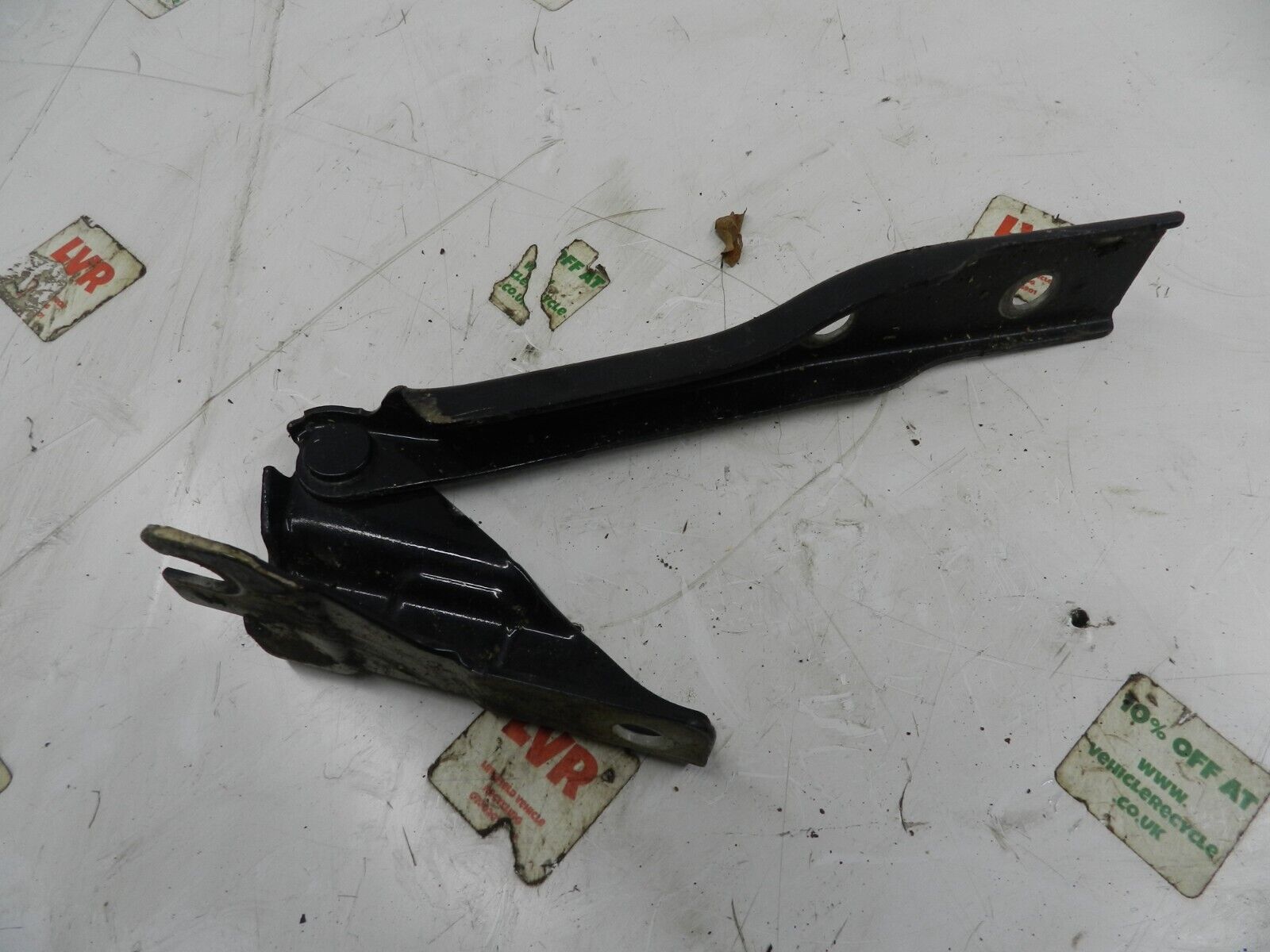VOLKSWAGEN POLO 9N. BONNET HINGE