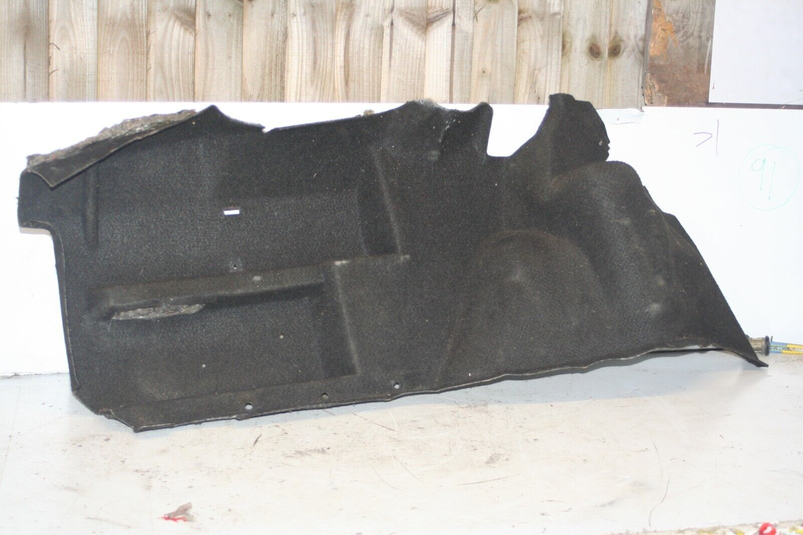 1990 FORD GRANADA MK3. BOOT SIDE LINING CARPET PASSENGER SIDE