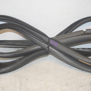 (99) TOYOTA RAV 4 3 DOOR. DRIVER SIDE DOOR RUBBER SEAL 3 DOOR