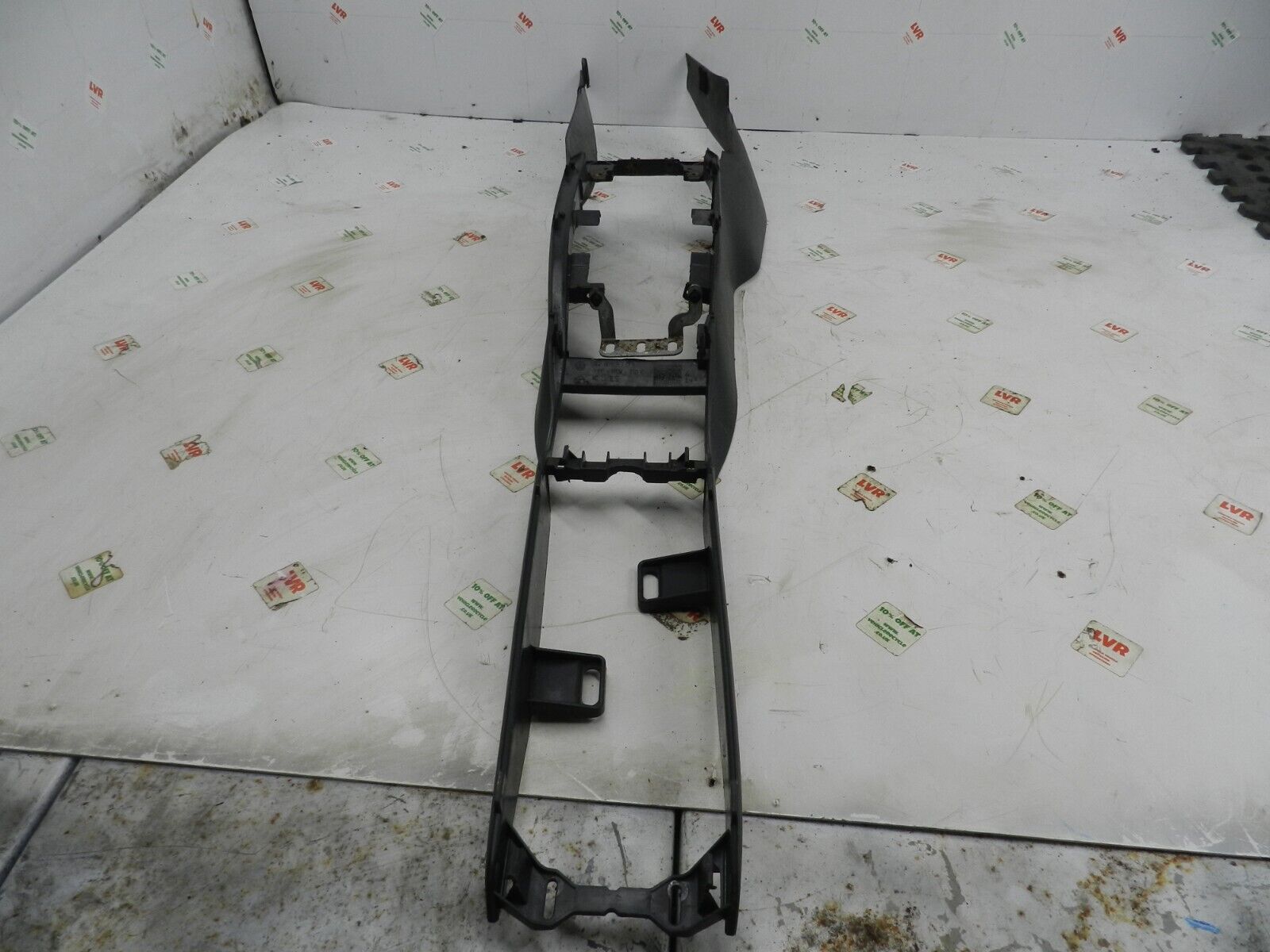 VOLKSWAGEN POLO 9N. CENTRE CONSOLE FRAME 6Q2864343D