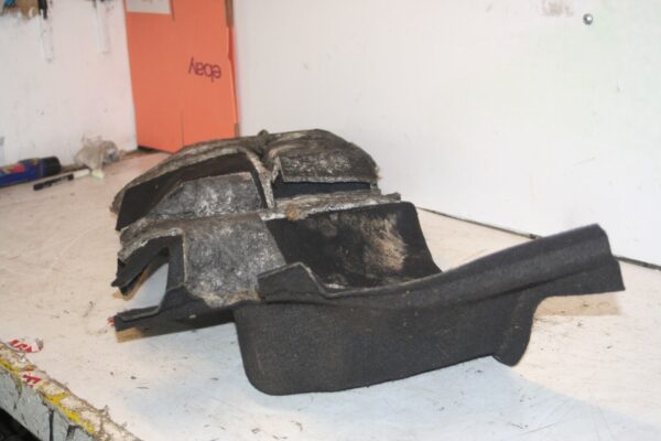 1990 FORD GRANADA MK3. BOOT SIDE LINING CARPET PASSENGER SIDE - Image 3