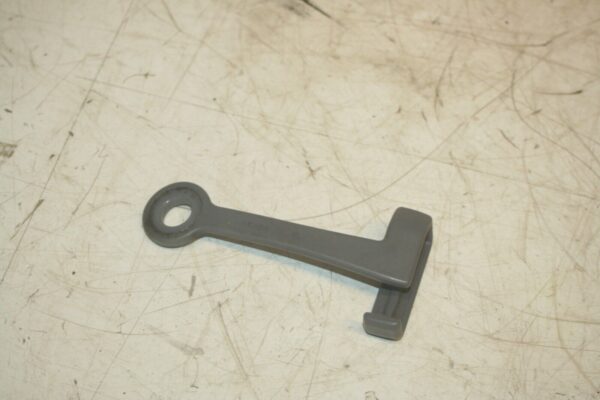 (99) TOYOTA RAV 4 3 DOOR. SEAT BELT HOLDER