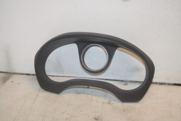 (99) TOYOTA RAV 4 3 DOOR. SPEEDOMETER DISPLAY SURROUND
