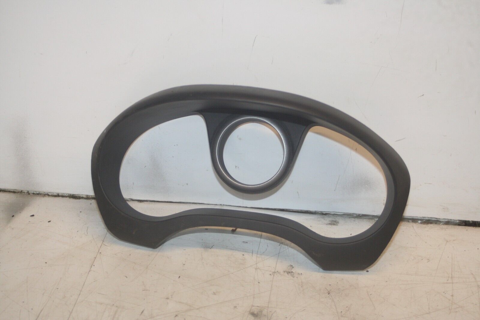 (99) TOYOTA RAV 4 3 DOOR. SPEEDOMETER DISPLAY SURROUND