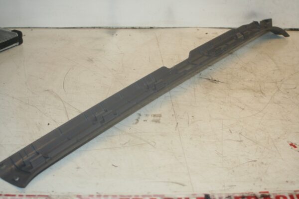 (99) TOYOTA RAV 4 3 DOOR. 67913-42070 FLOOR SILL TRIM