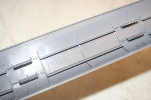 (99) TOYOTA RAV 4 3 DOOR. 67913-42070 FLOOR SILL TRIM - Image 3