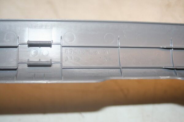 (99) TOYOTA RAV 4 3 DOOR. 67913-42070 FLOOR SILL TRIM - Image 4