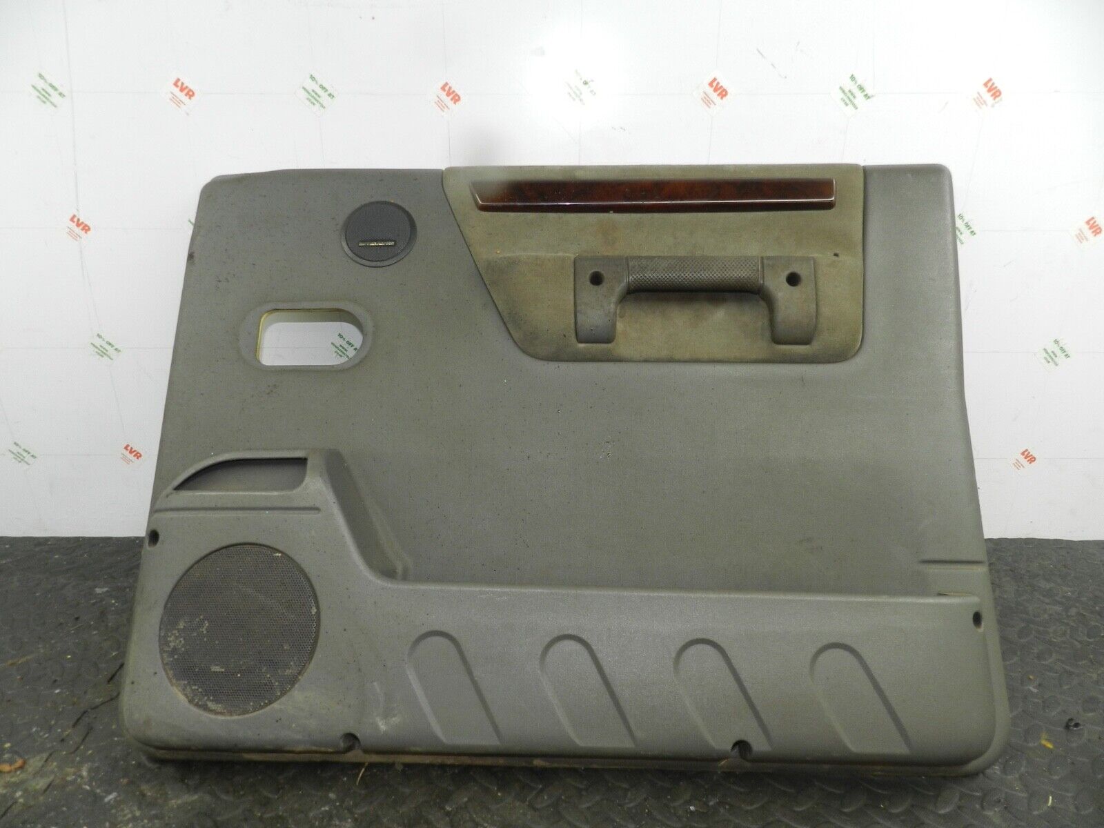 155 1999 LAND ROVER DISCOVERY 2 V8. DRIVER SIDE FRONT DOOR CARD