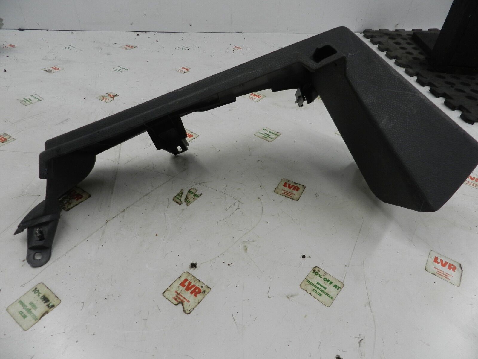 VOLKSWAGEN POLO 9N. PARCEL SHELF SUPPORT PLASTIC TRIM 6Q6867761F