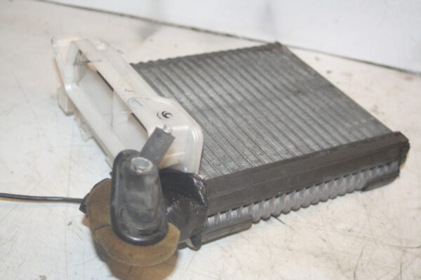 (99) TOYOTA RAV 4 3 DOOR. AIR CON MATRIX