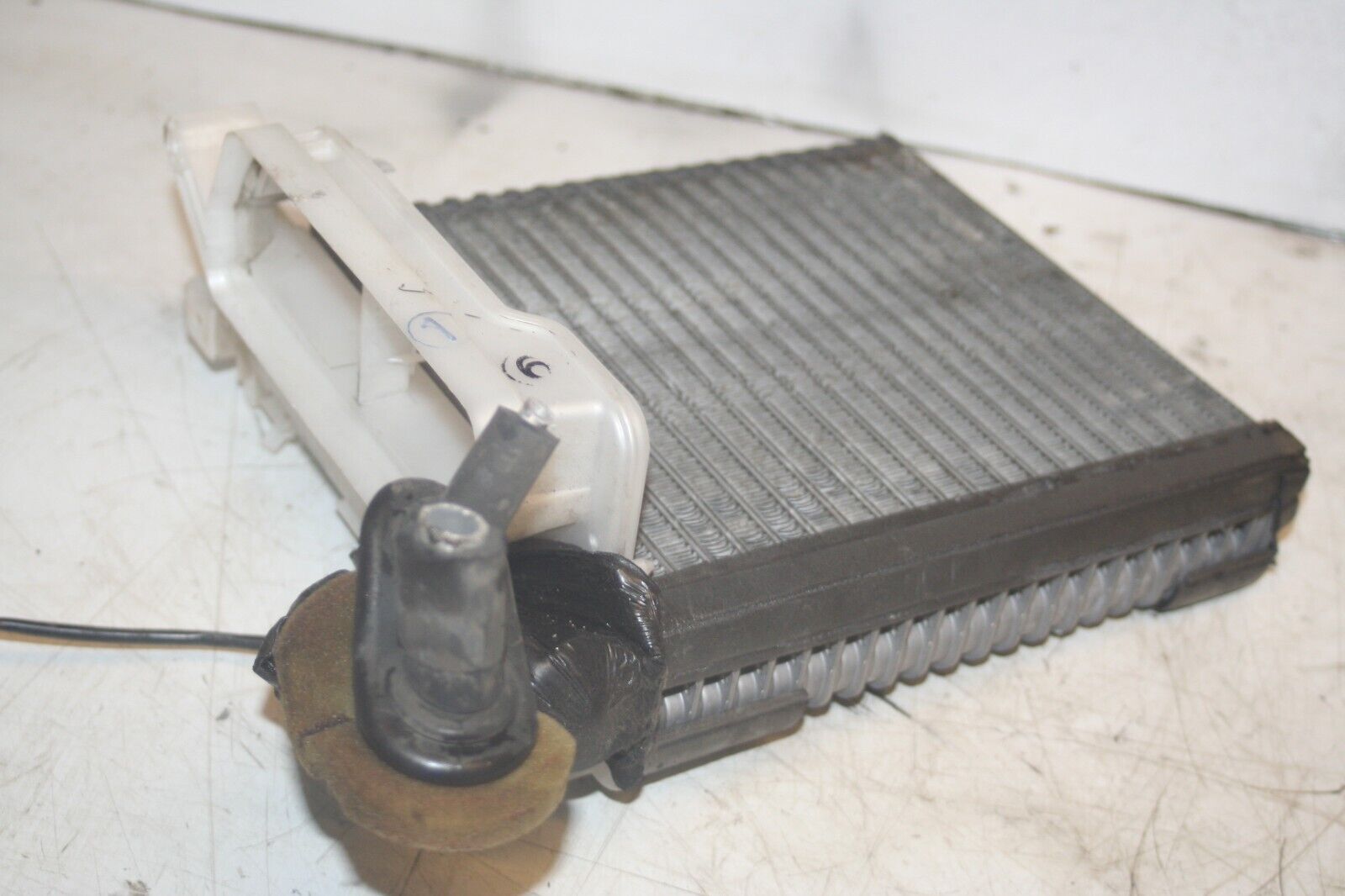 (99) TOYOTA RAV 4 3 DOOR. AIR CON MATRIX