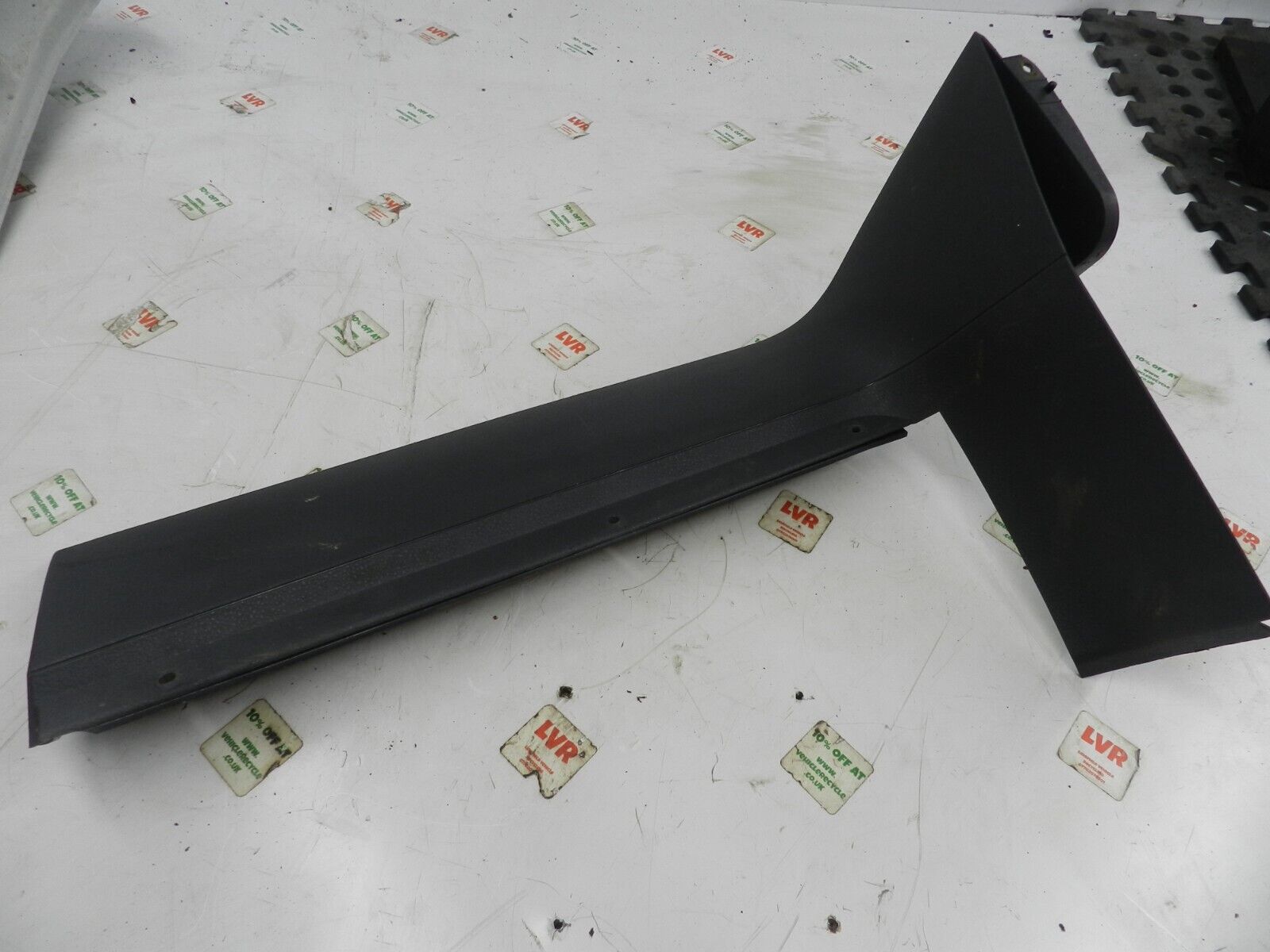 VOLKSWAGEN POLO 9N. PLASTIC TRIM