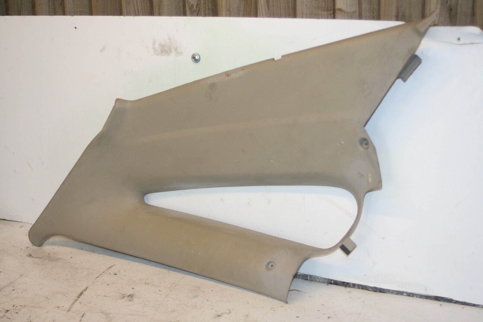 1990 FORD GRANADA MK3. C PILLAR BOOT TRIM DRIVER REAR 90GB-F31010-ABW - Image 2