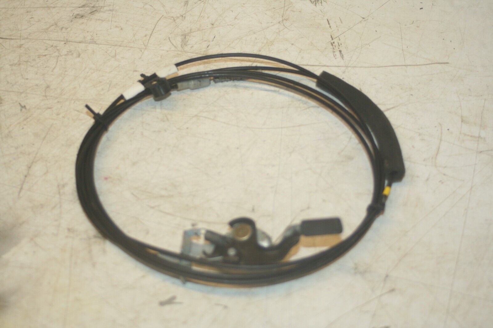 (99) TOYOTA RAV 4 3 DOOR. FUEL FLAP RELEASE HANDLE + CABLE