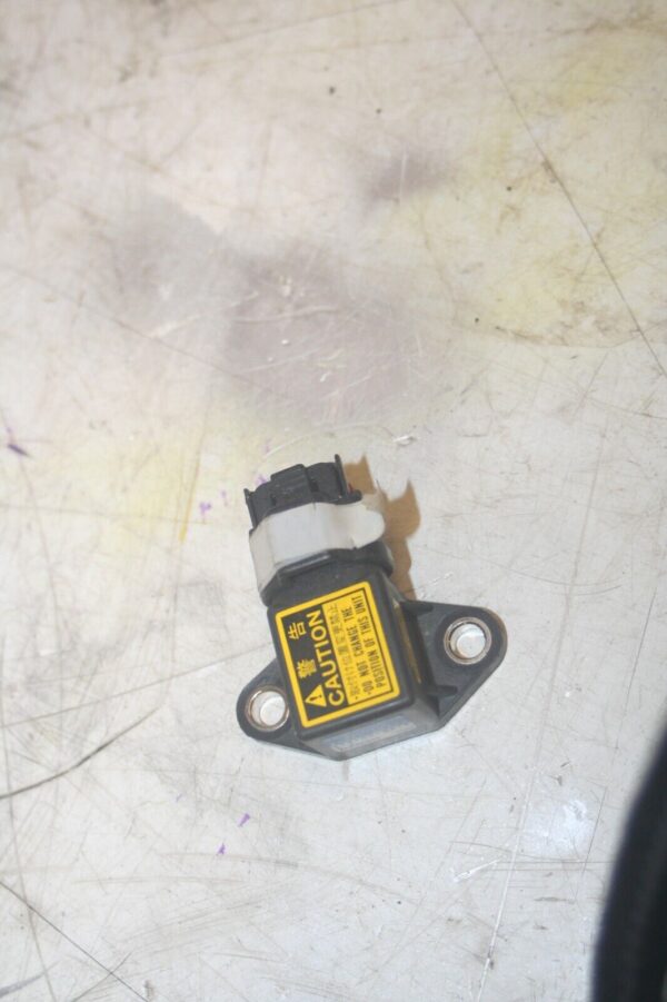 (99) TOYOTA RAV 4 3 DOOR. 89441 60010 SENSOR SRS AIRBAG CRASH DECELERATION YAW - Image 3