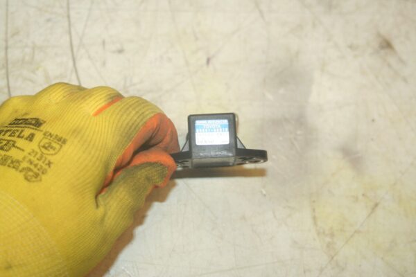 (99) TOYOTA RAV 4 3 DOOR. 89441 60010 SENSOR SRS AIRBAG CRASH DECELERATION YAW - Image 4