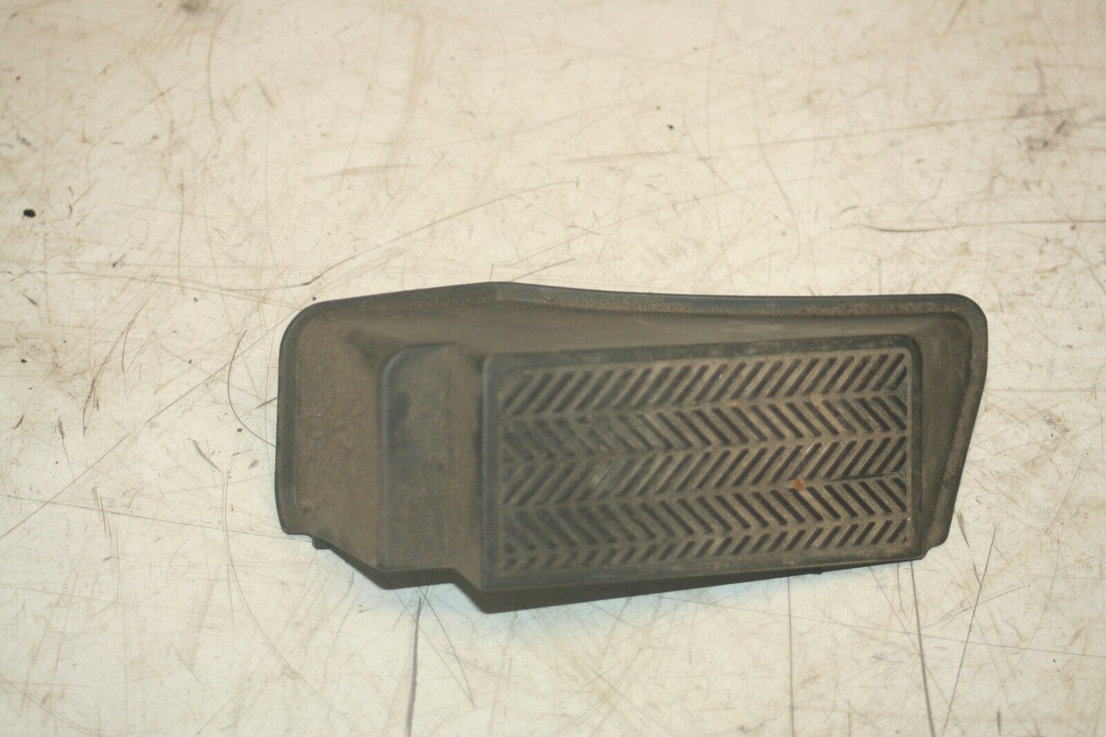 (99) TOYOTA RAV 4 3 DOOR. FOOT REST TRIM 58191-42030