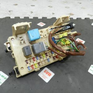 (133) 2005 TOYOTA AVENSIS. FUSE BOX BOARD