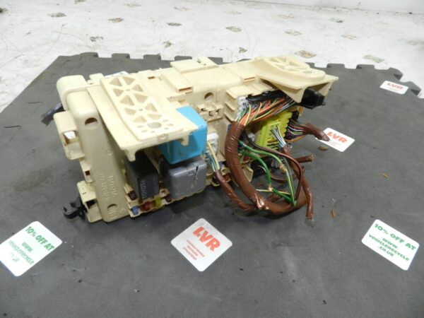(133) 2005 TOYOTA AVENSIS. FUSE BOX BOARD - Image 2