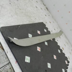 (133) 2005 TOYOTA AVENSIS. BOOT LID TAILGATE UPPER TRIM