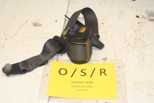 2001 LAND ROVER DISCOVERY 2 TD5. DRIVER SIDE REAR SEAT BELT