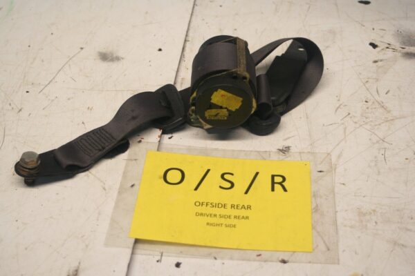 2001 LAND ROVER DISCOVERY 2 TD5. DRIVER SIDE REAR SEAT BELT - Image 2