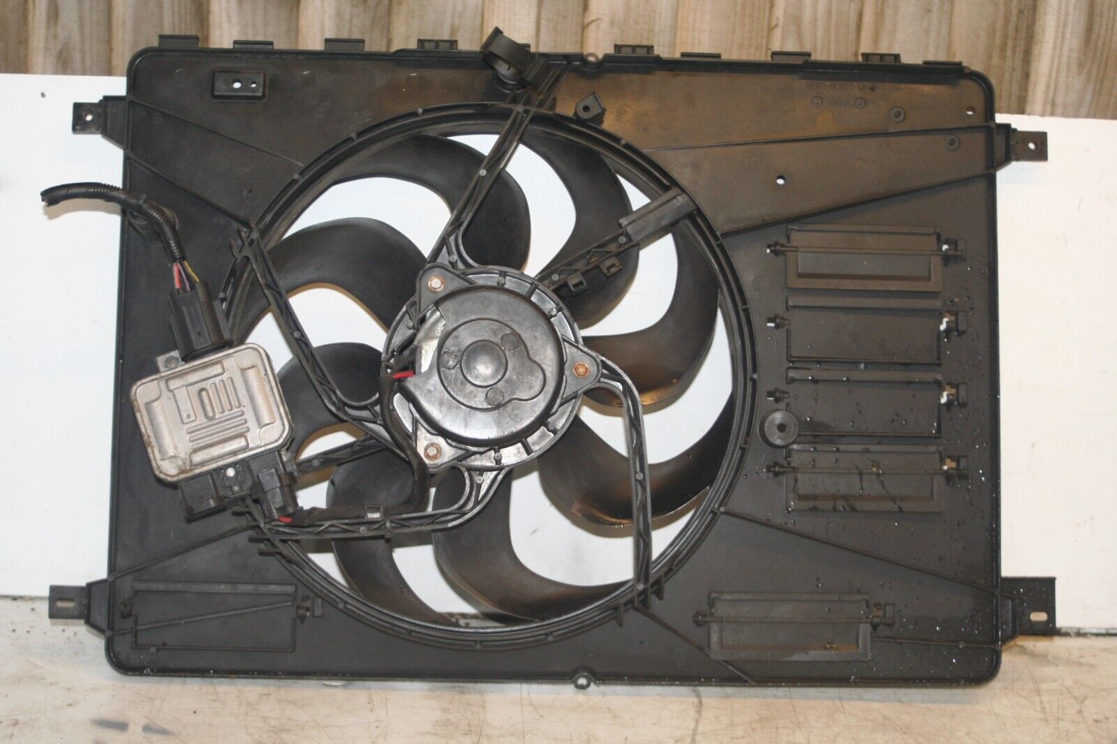 2011 FORD S MAX TITANIUM ECOBOOST. RADIATOR COOLING FAN