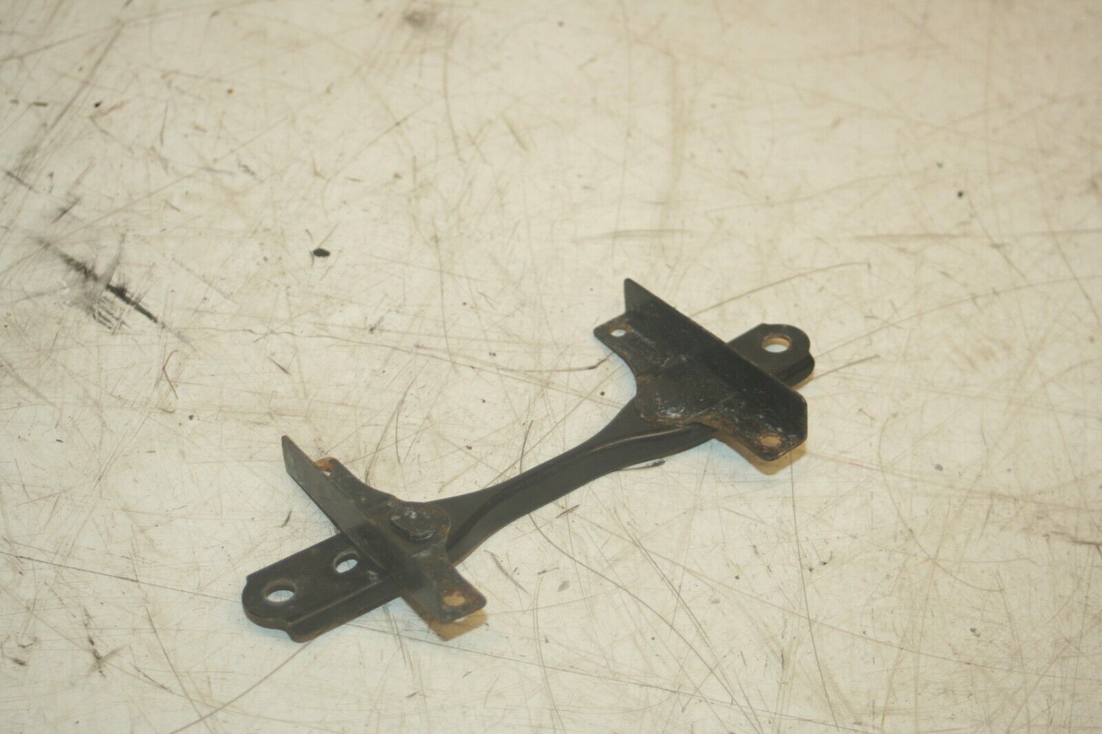 (99) TOYOTA RAV 4 3 DOOR. BATTERY CLAMP