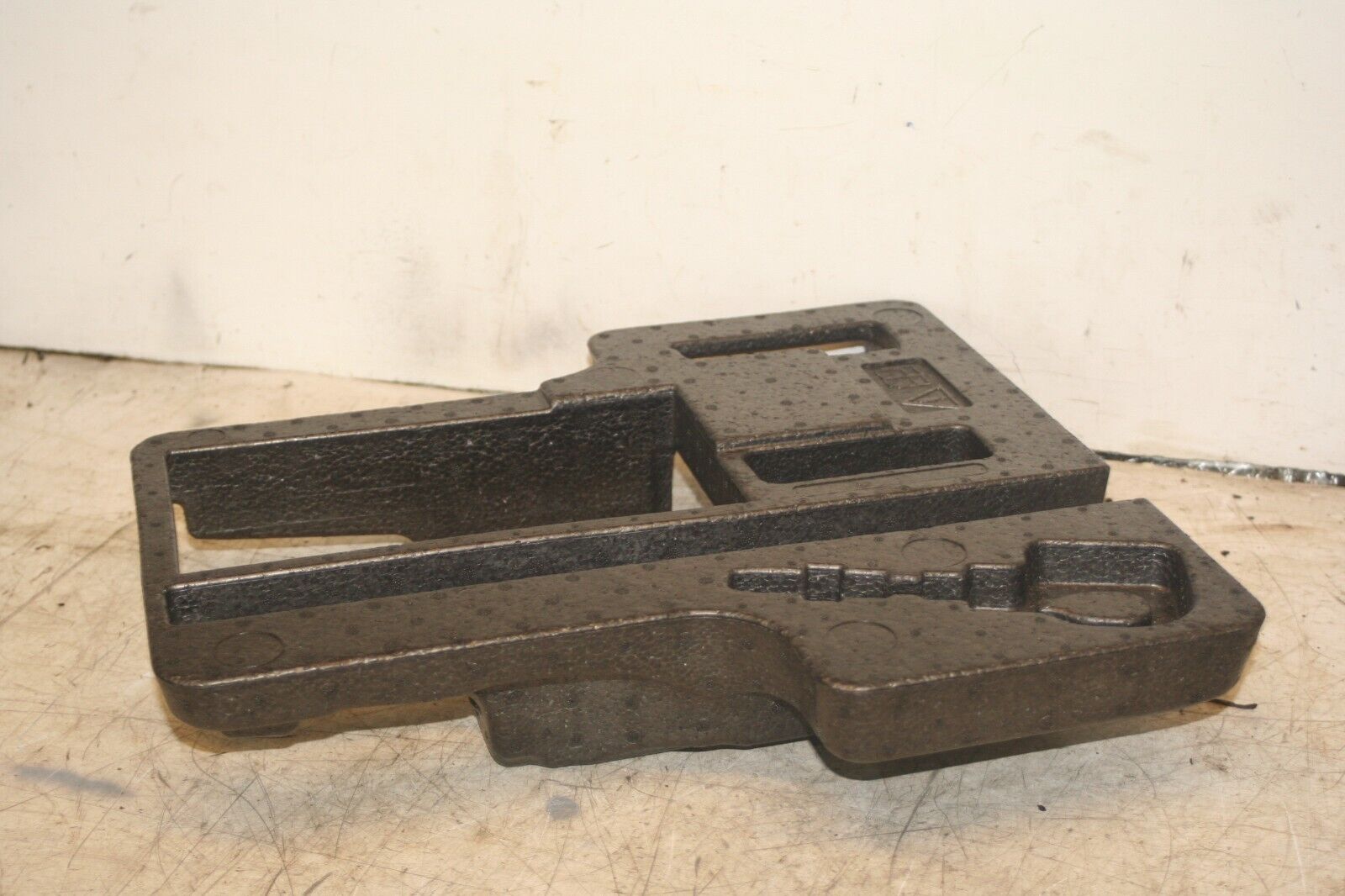 2011 FORD S MAX TITANIUM ECOBOOST. EMERGENCY TOOL HOUSING