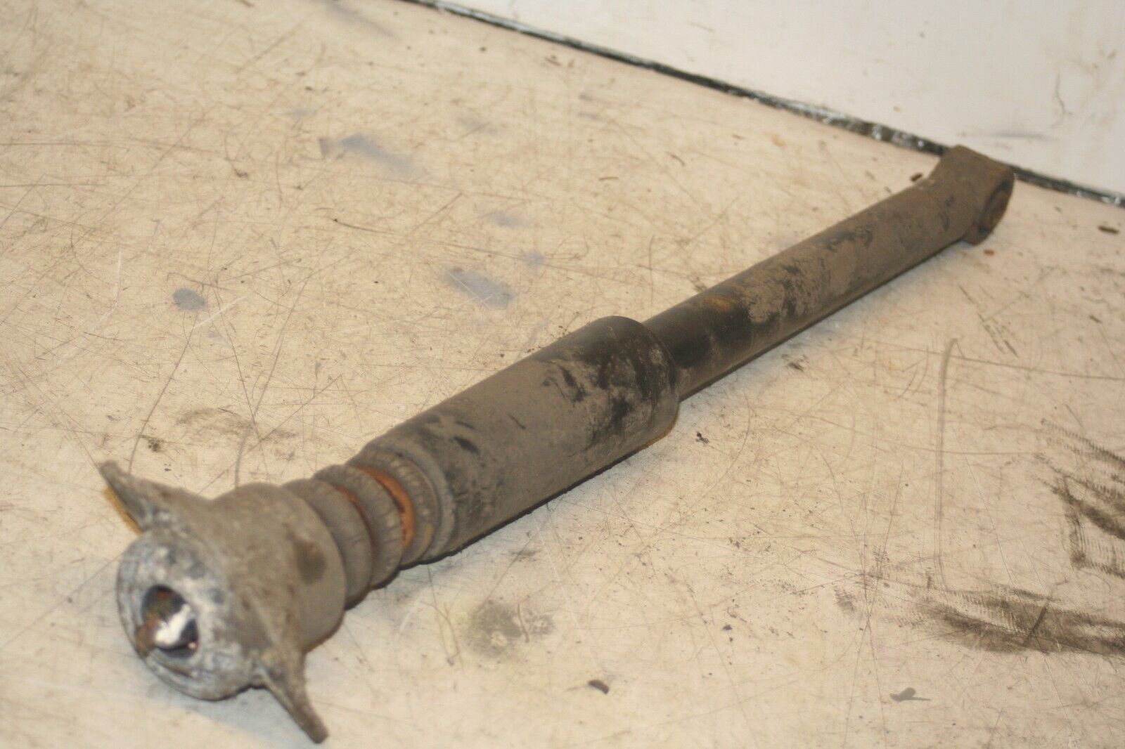 2004 VOLKSWAGEN CONVERTIBLE BEETLE 1.8T. REAR SUSPENSION SHOCK ABSORBER