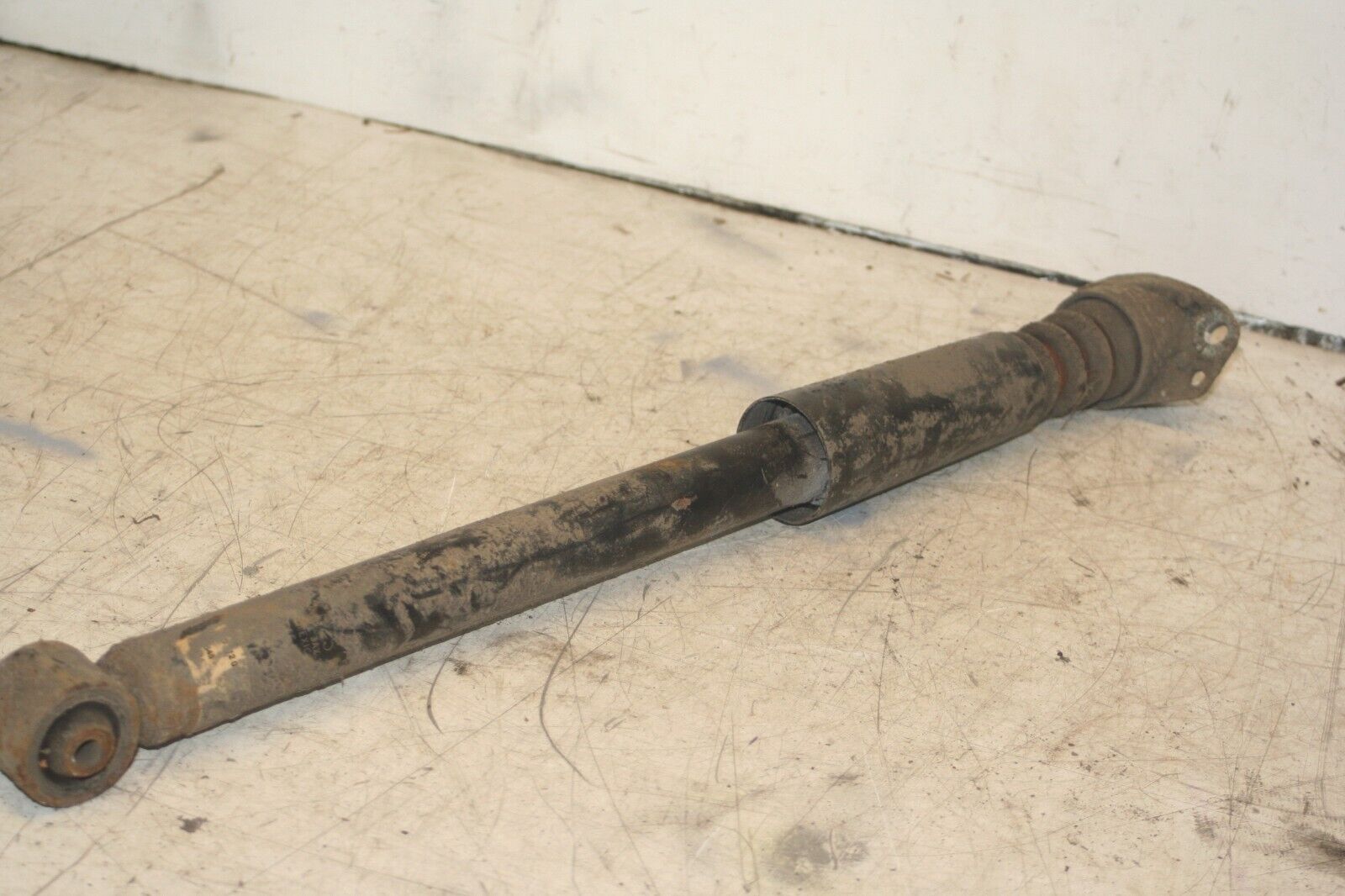 2004 VOLKSWAGEN CONVERTIBLE BEETLE 1.8T. REAR SUSPENSION SHOCK ABSORBER - Image 3