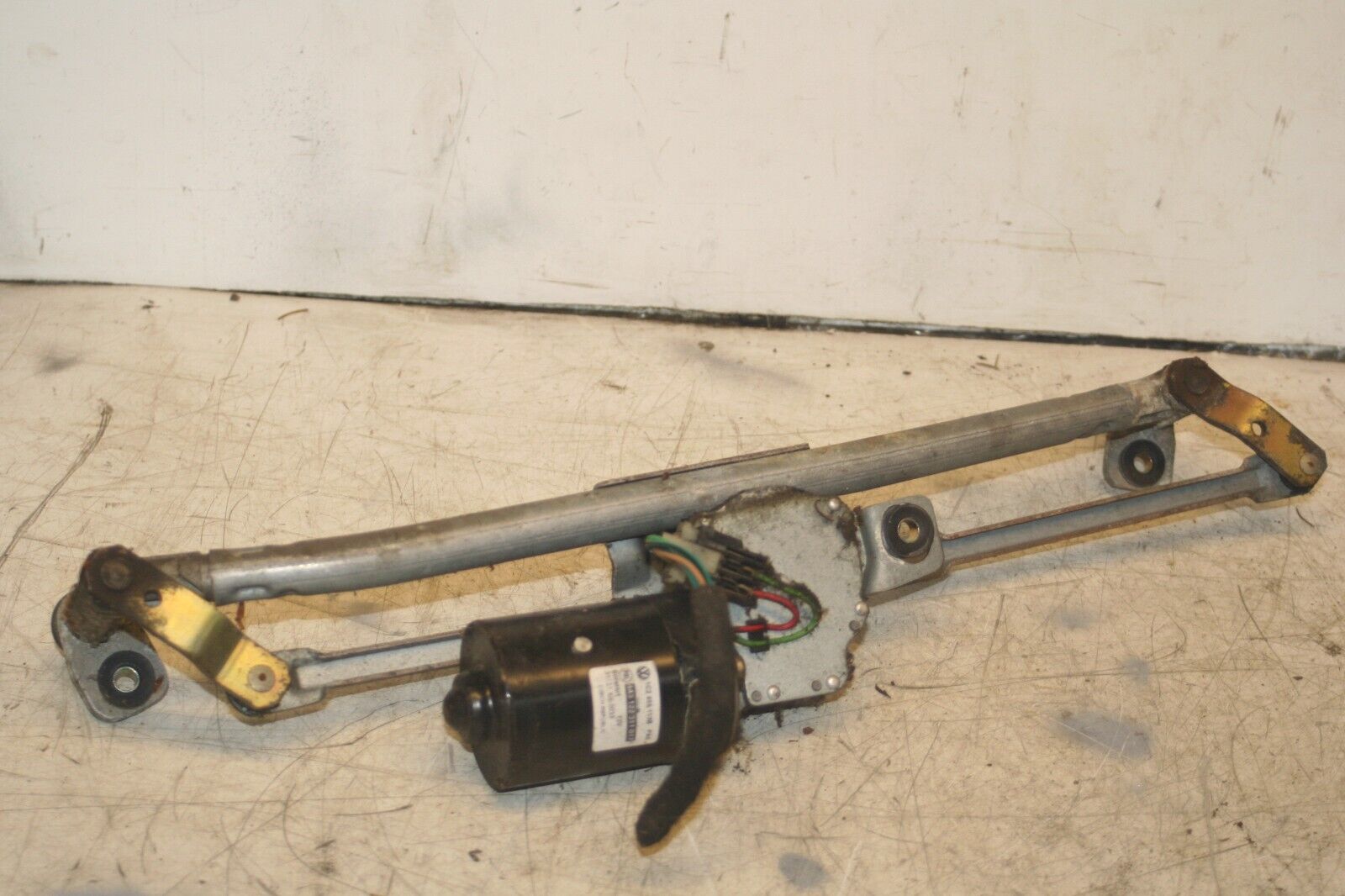2004 VOLKSWAGEN CONVERTIBLE BEETLE 1.8T. FRONT WIPER MOTOR AND LINKAGE