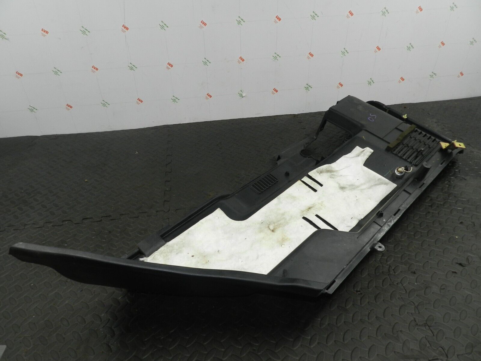 2006 MITSUBISHI SHOGUN MK3. DRIVER SIDE BOOT PANEL - Image 4