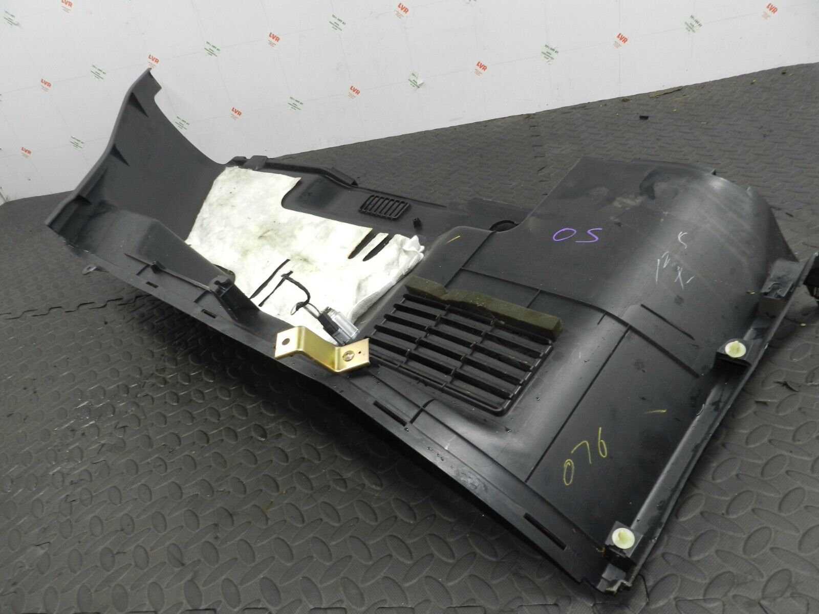 2006 MITSUBISHI SHOGUN MK3. DRIVER SIDE BOOT PANEL - Image 5