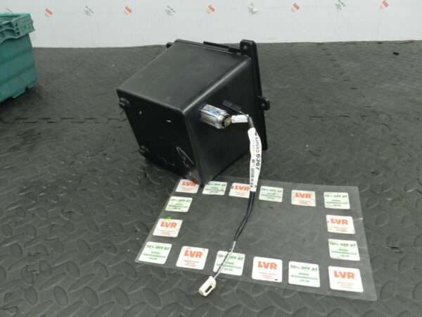 2006 MITSUBISHI SHOGUN MK3. CENTRE CONSOLE ARM REST STORAGE CUBBY POCKET - Image 4