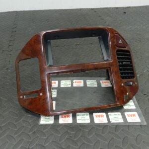2006 MITSUBISHI SHOGUN MK3. CENTRE CONSOLE WOOD DISPLAY TRIM