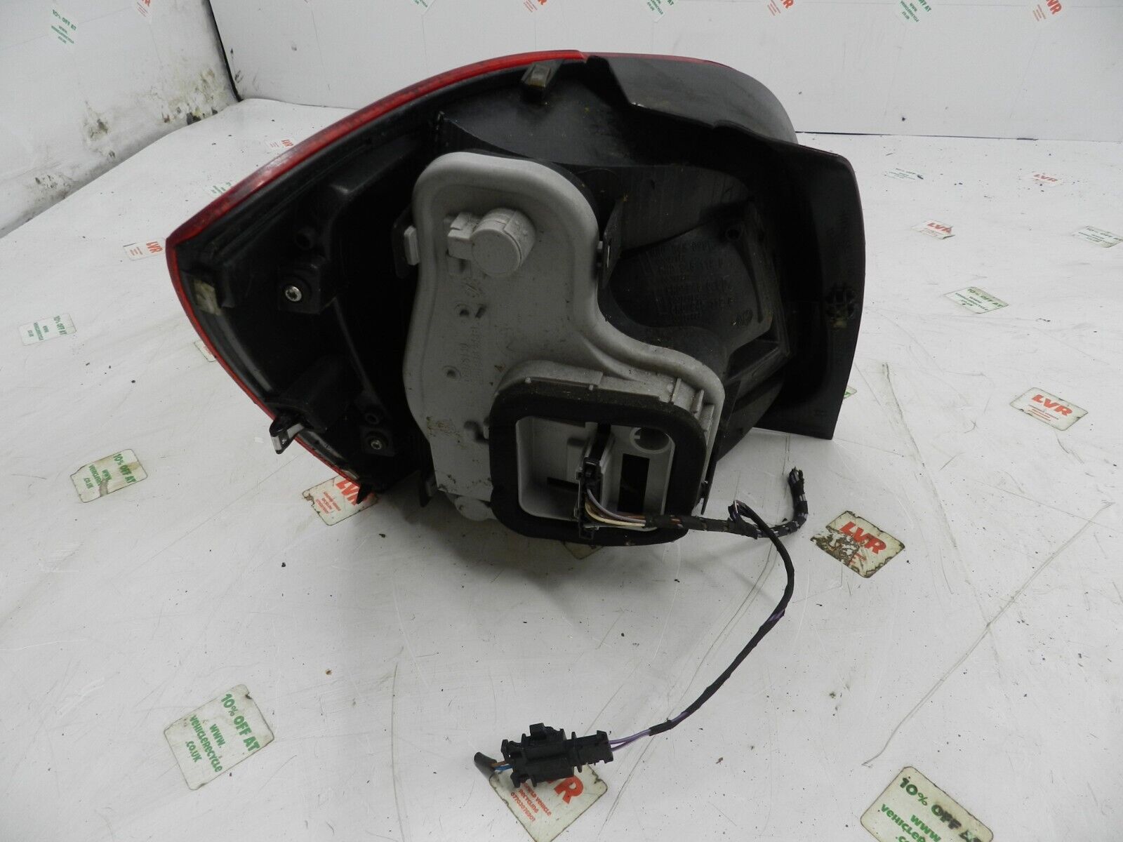 VOLKSWAGEN POLO 9N. DRIVER SIDE REAR LIGHT UNIT 6R0945096J - Image 2