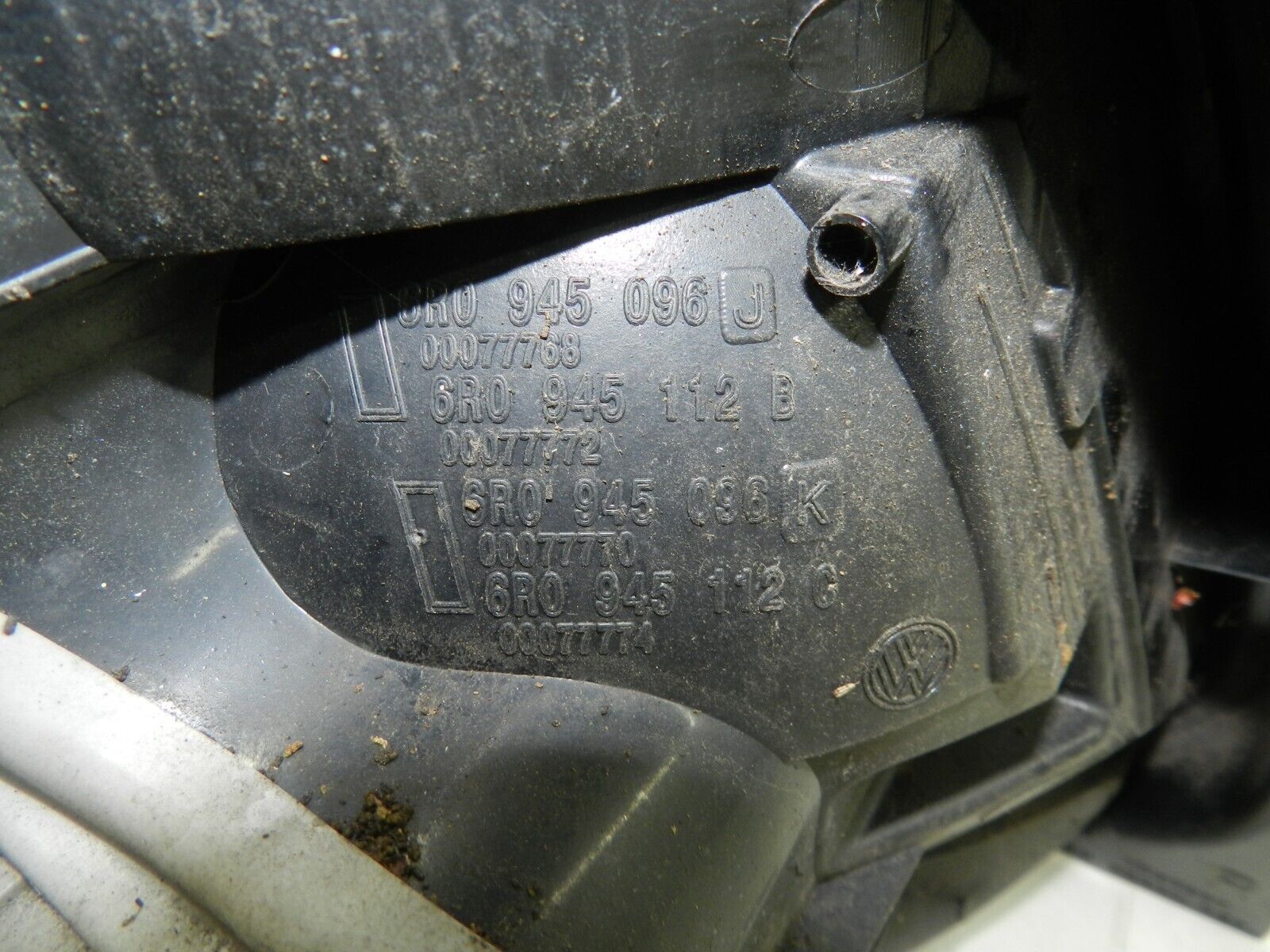 VOLKSWAGEN POLO 9N. DRIVER SIDE REAR LIGHT UNIT 6R0945096J - Image 3