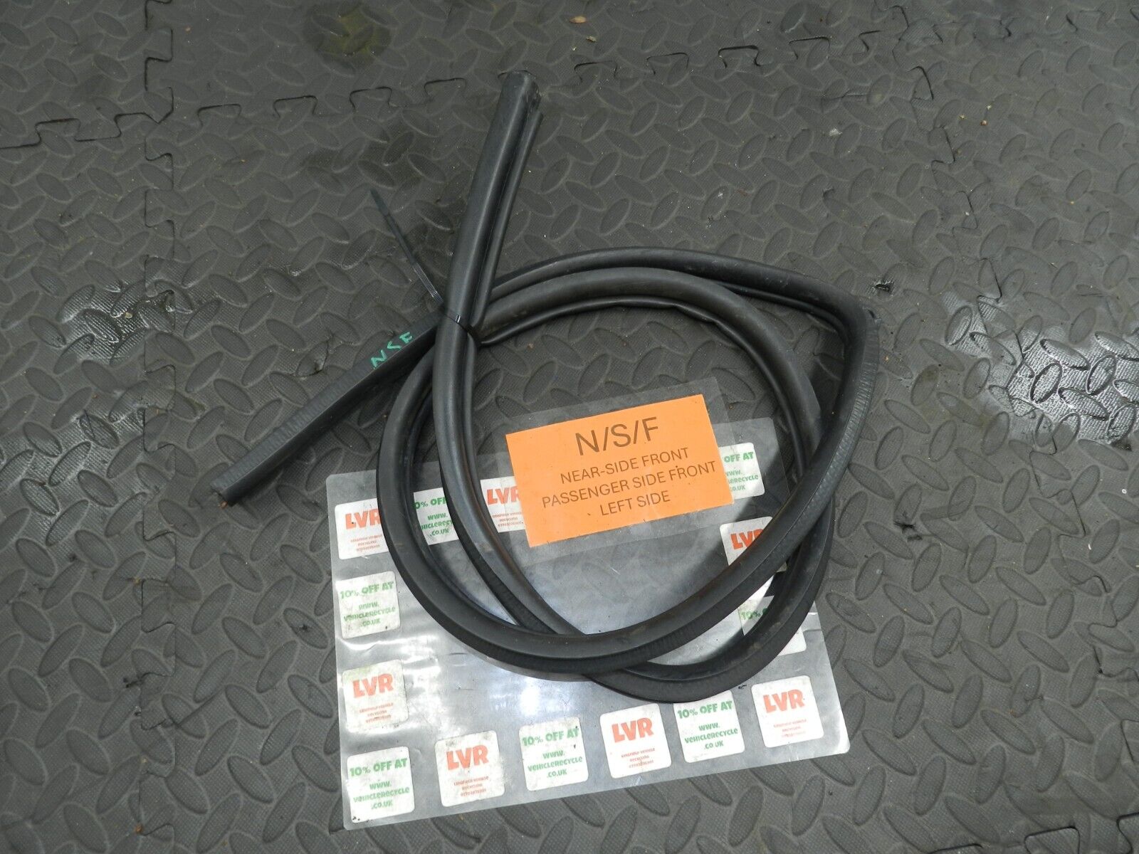 2006 MITSUBISHI SHOGUN MK3. PASSENGER SIDE FRONT DOOR RUBBER SEAL - Image 2