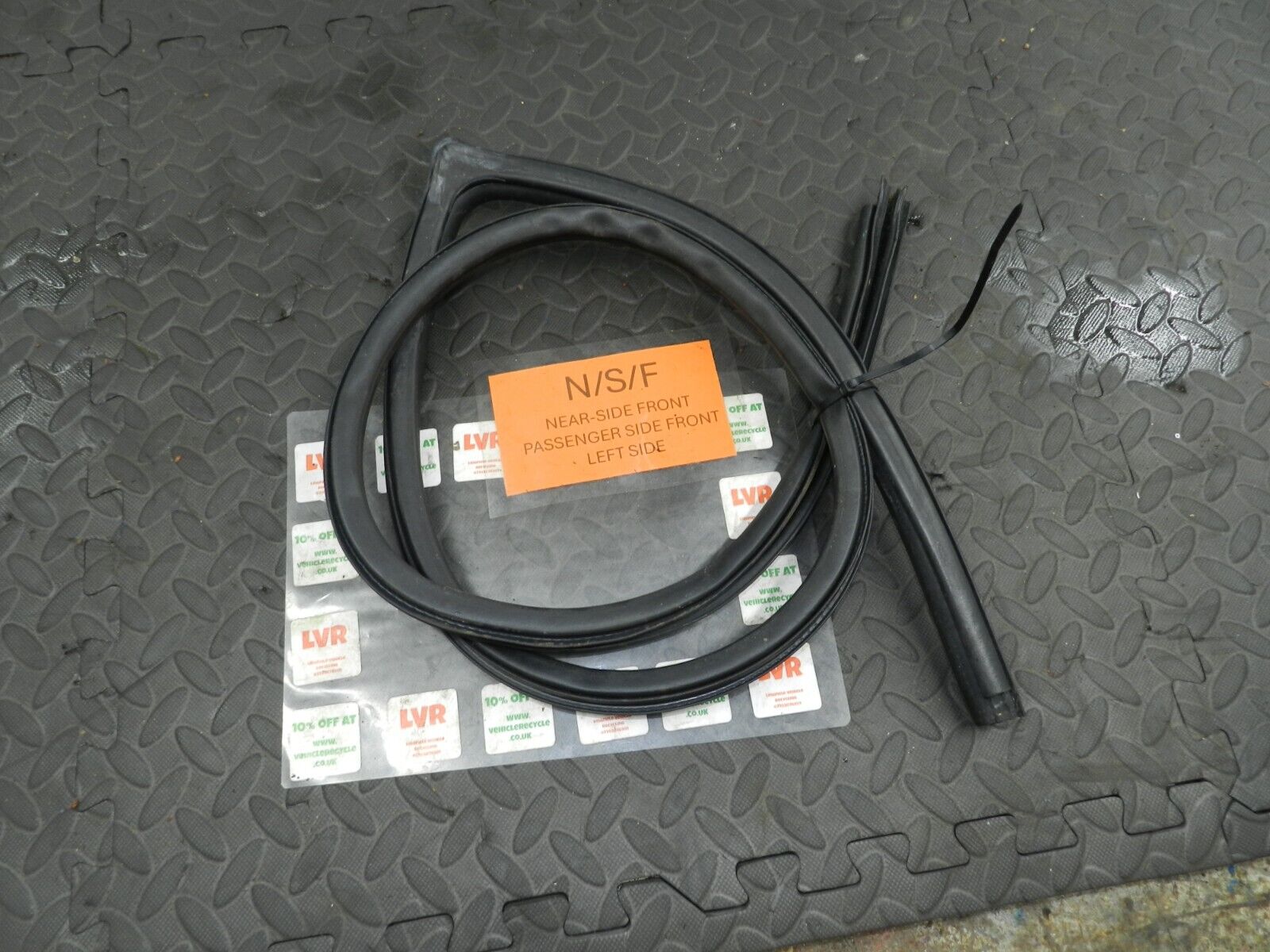 2006 MITSUBISHI SHOGUN MK3. PASSENGER SIDE FRONT DOOR RUBBER SEAL - Image 3