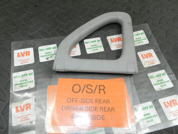 2006 MITSUBISHI SHOGUN MK3. DRIVER SIDE REAR GRAB HANDLE