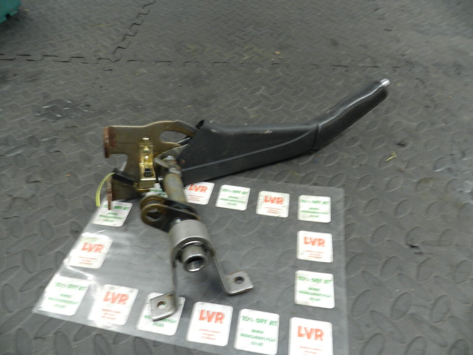 2006 MITSUBISHI SHOGUN MK3. HAND BRAKE LEVER MECHANISM - Image 4