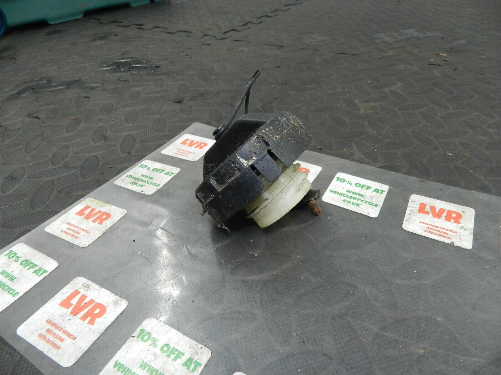 2006 MITSUBISHI SHOGUN MK3. DIESEL FUEL CAP - Image 2