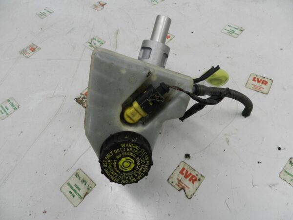 VOLKSWAGEN POLO 9N. BRAKE MASTER CYLINDER