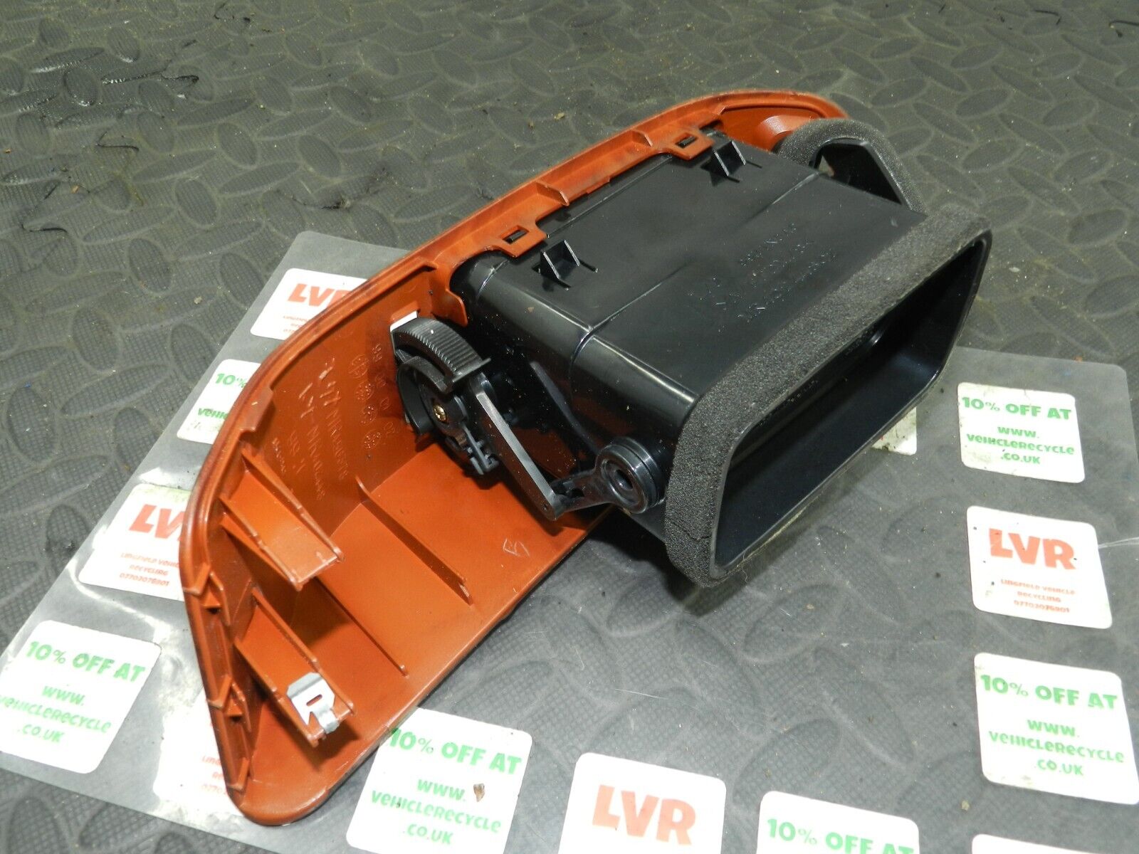 2006 MITSUBISHI SHOGUN MK3. HEATER BLOWER AIR VENT WOOD TRIM - Image 3