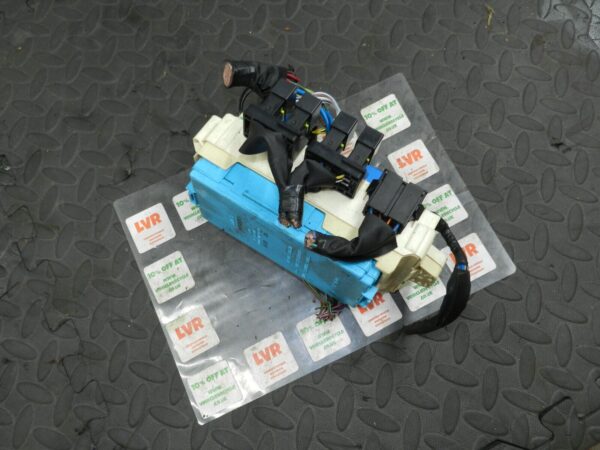 2006 MITSUBISHI SHOGUN MK3. MR445951B FUSE BOARD BOX BODY - Image 3