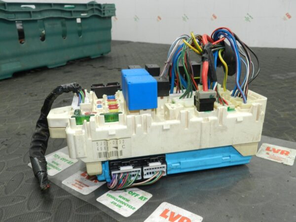 2006 MITSUBISHI SHOGUN MK3. MR445951B FUSE BOARD BOX BODY - Image 5