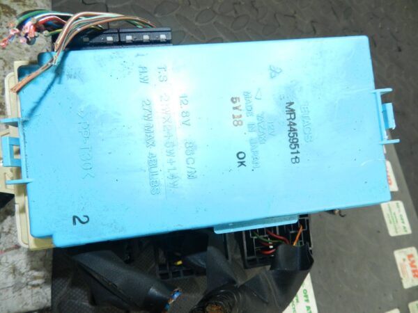 2006 MITSUBISHI SHOGUN MK3. MR445951B FUSE BOARD BOX BODY - Image 6