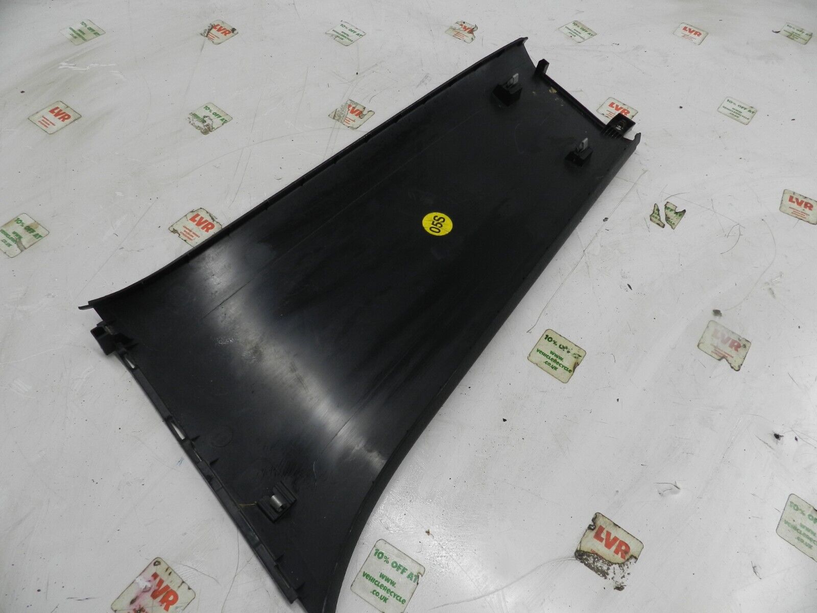 VOLKSWAGEN POLO 9N. B PILLAR LOWER TRIM - Image 2